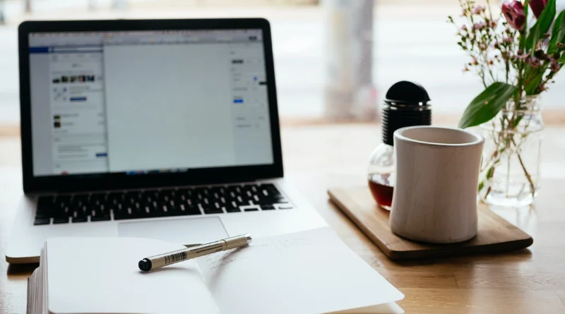 Navigating the Maze of Learning: A Guide to Choosing Valuable Online Courses 1 Navigating the Maze of Learning A Guide to Choosing Valuable Online Courses