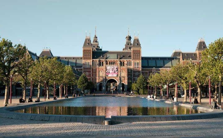 Where-Golden-Brushstrokes-Dance-with-History-The-Treasures-of-the-Rijksmuseum,-Amsterdam